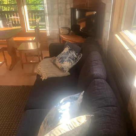 Tahkon Riihiranta - 4 Bedroom With View - Tilava Moekki Rantanaekymin Chalet *